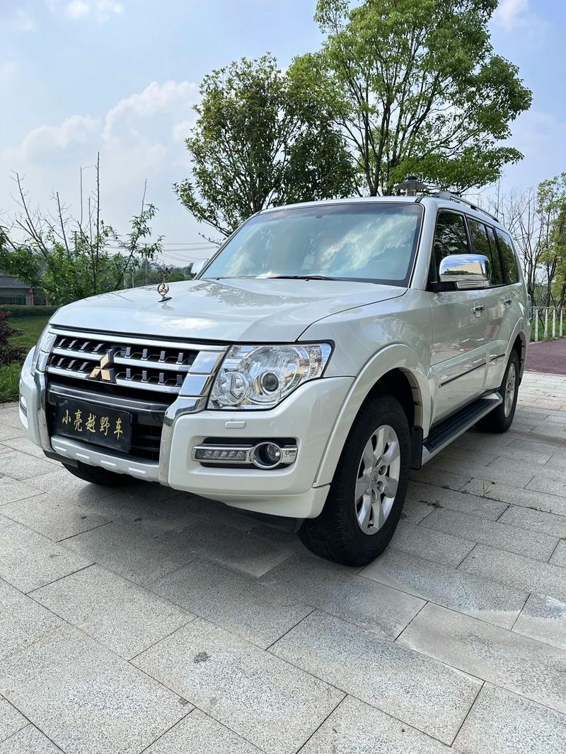 日本进口三菱汽车(日本全进口三菱suv汽车报价)