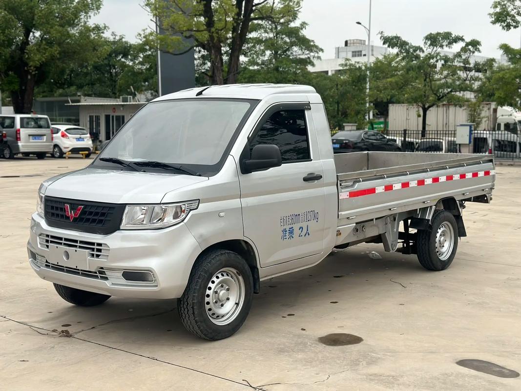 五菱荣光报价及图片价格表,五菱荣光新车报价和图片