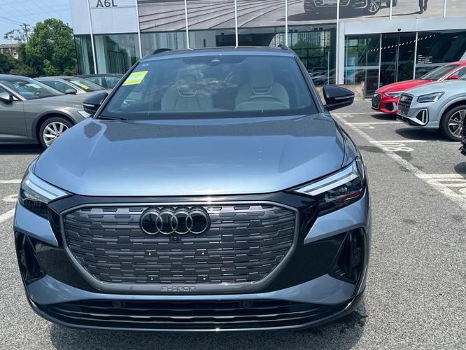 奥迪q4etron什么颜色好看／奥迪q4蓝色